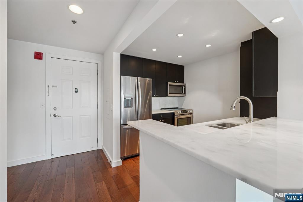 3118 City Place, Edgewater, NJ, 07020