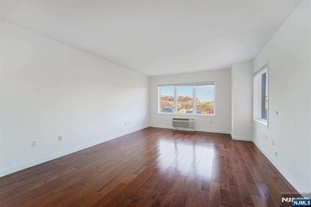 3118 City Place, Edgewater, NJ, 07020