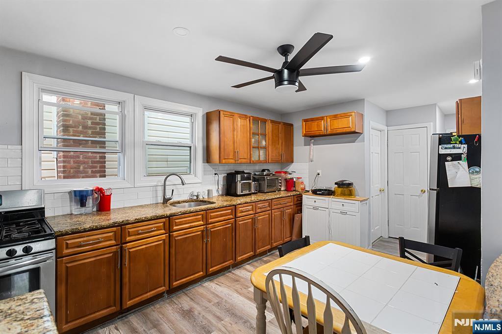 138-140 Nagle Street - Photo 4