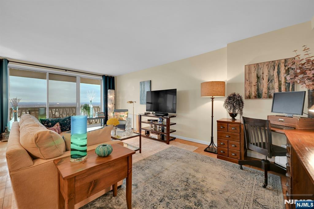 2000 Linwood Avenue, Fort Lee, NJ, 07024