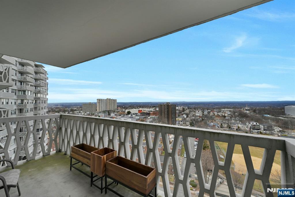 2000 Linwood Avenue, Fort Lee, NJ, 07024