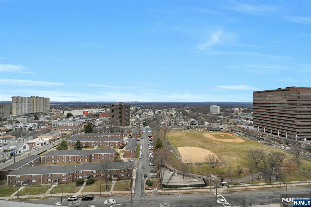 2000 Linwood Avenue, Fort Lee, NJ, 07024