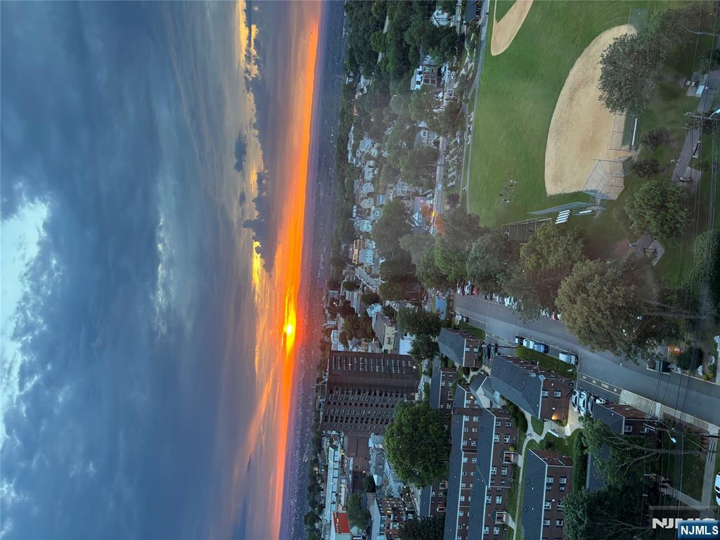 2000 Linwood Avenue, Fort Lee, NJ, 07024