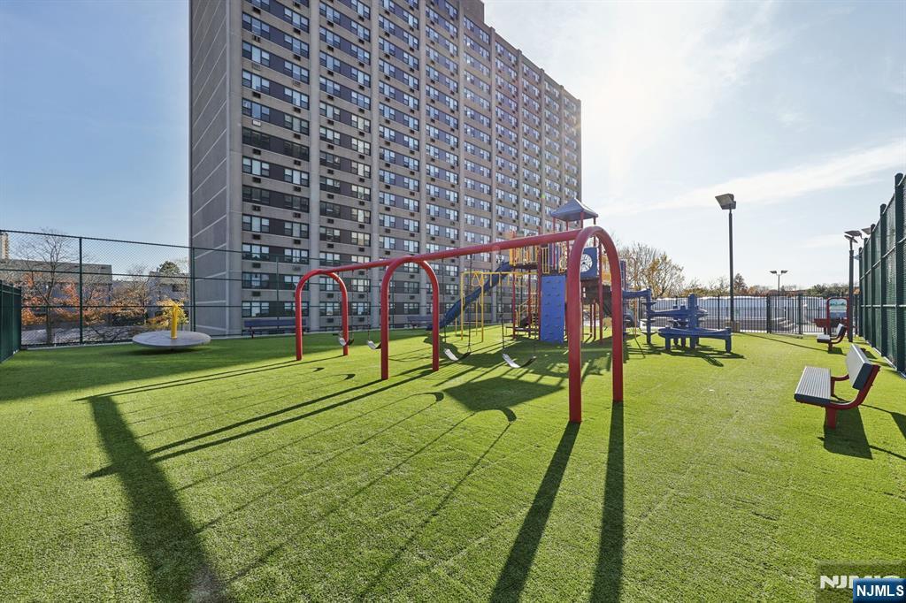 555 North #19W, Fort Lee, NJ 07024