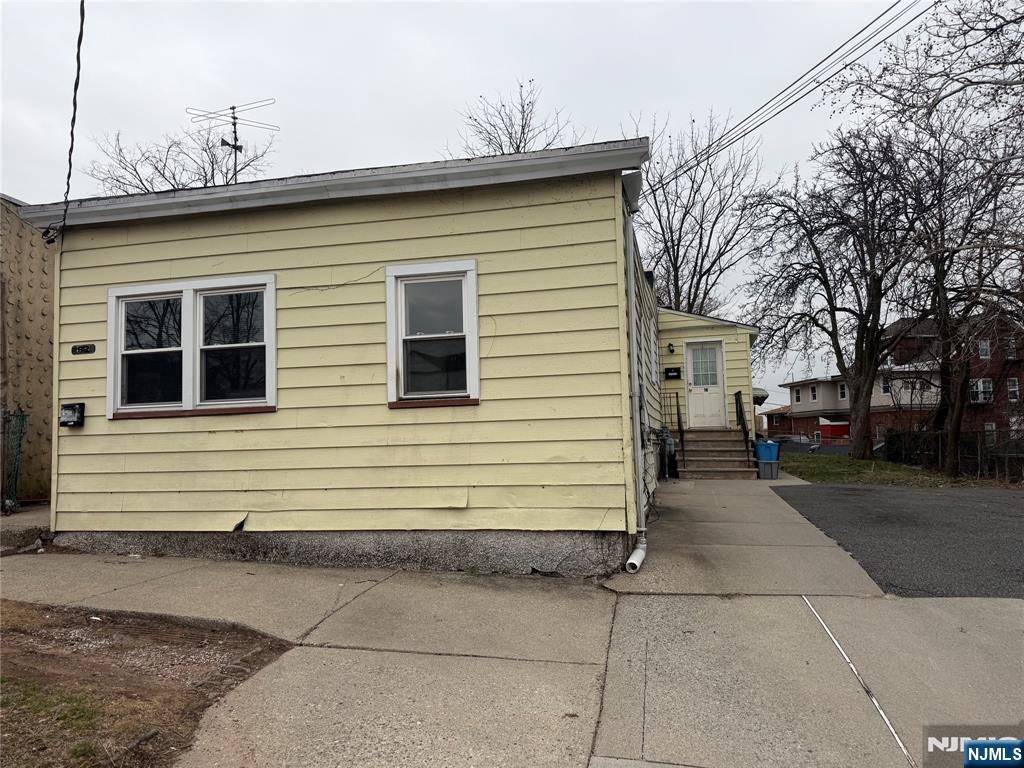 92 Naples Place - Photo 1