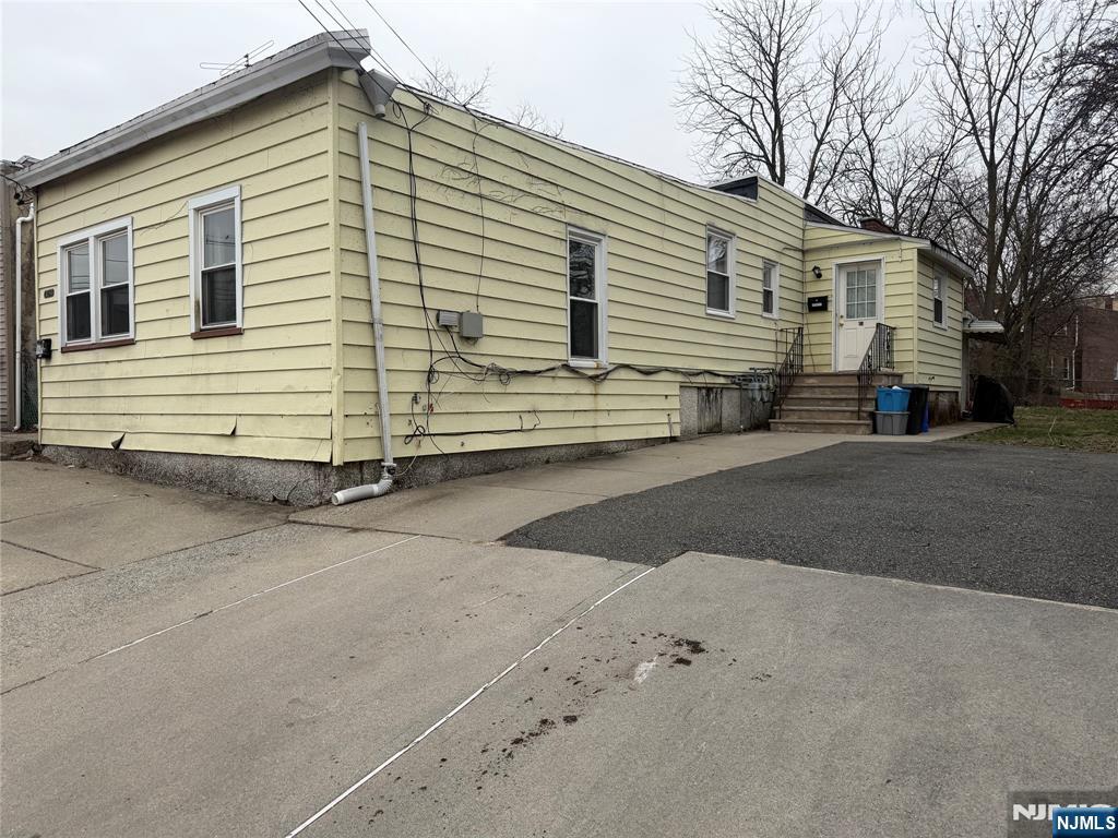 92 Naples Place - Photo 2