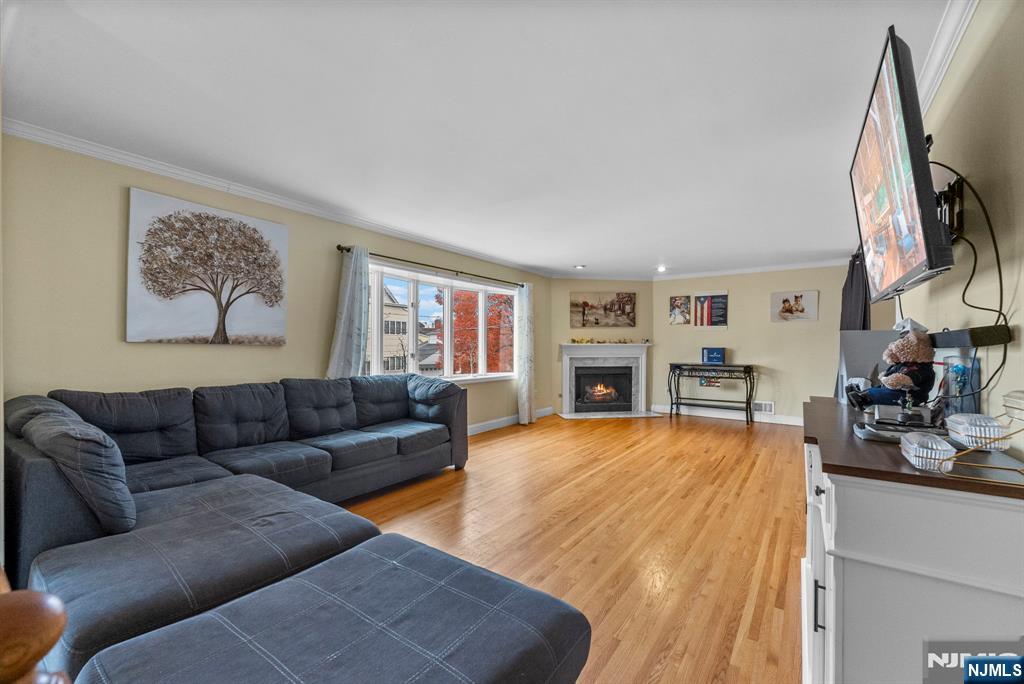 32 Hayward Place, Wallington, NJ, 07057