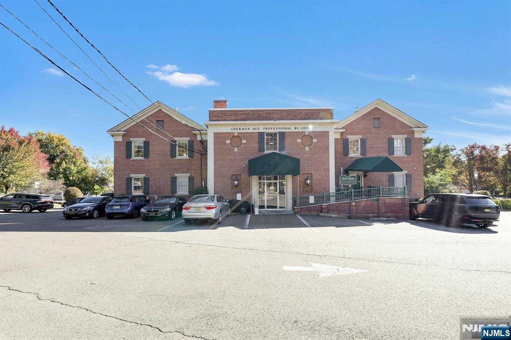 230 Sherman Avenue 1B - Photo 2