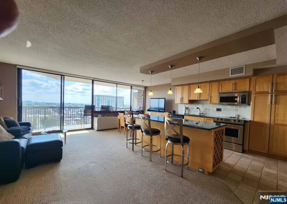 2000 Linwood Avenue, Fort Lee, NJ, 07024