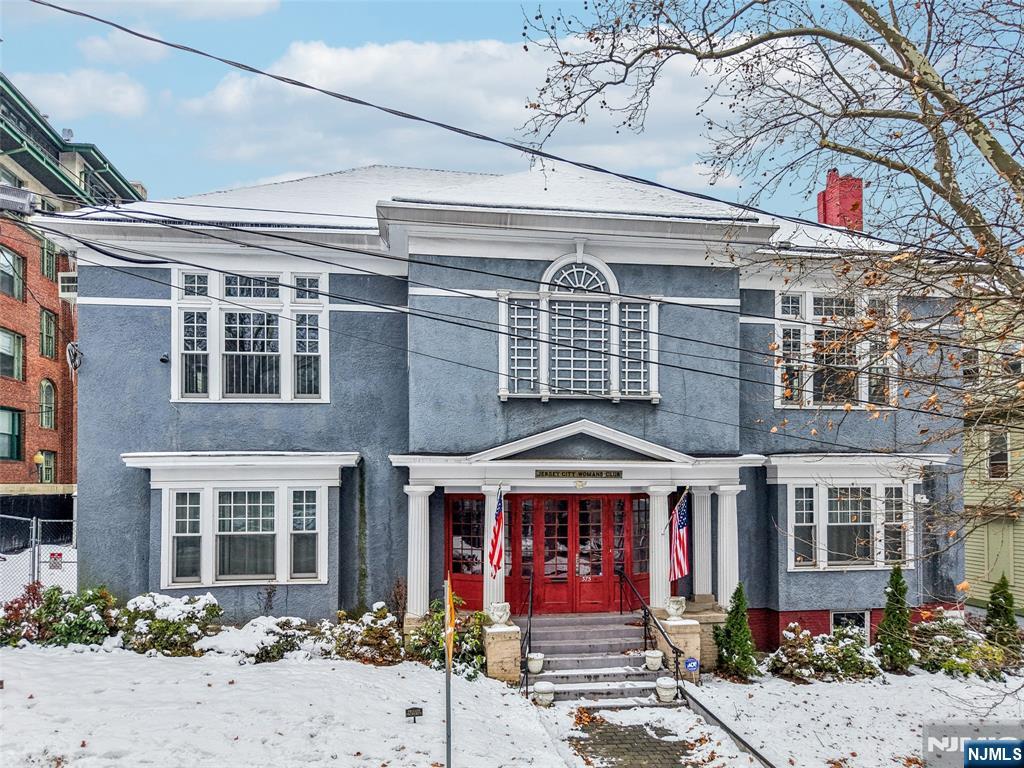 375 Fairmount Avenue - Photo 1