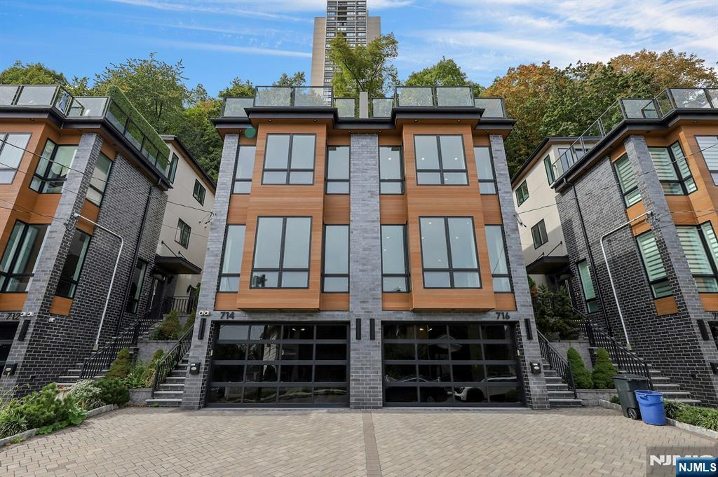 $1,620,000 Townhouse