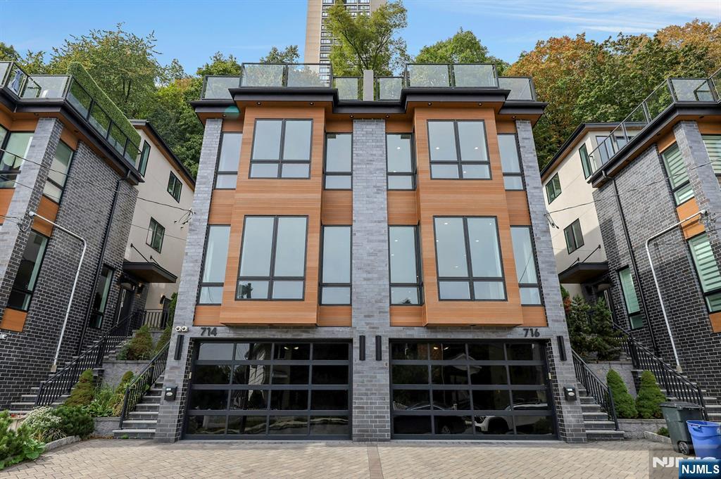 720 Undercliff Avenue - Photo 2