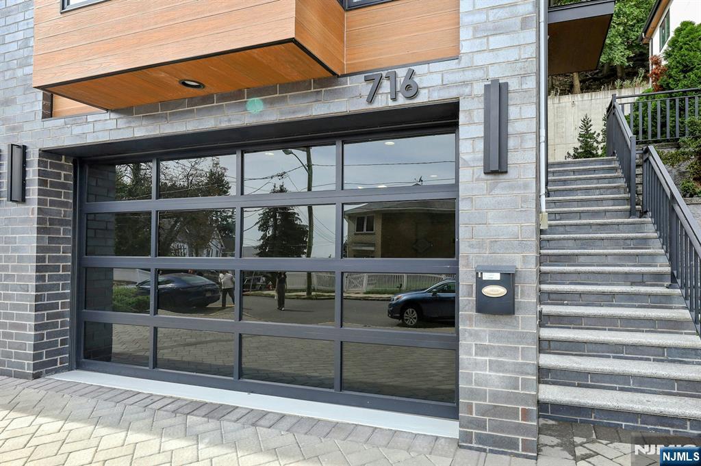 720 Undercliff Avenue - Photo 3