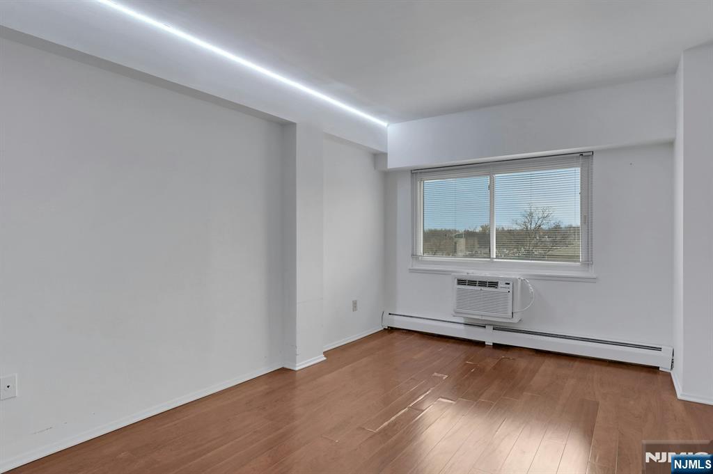 Homes for sale in Palisades Park, NJ | 333 Grand Ave #4E, Palisades Park, NJ 07650 | MLS# 26000358