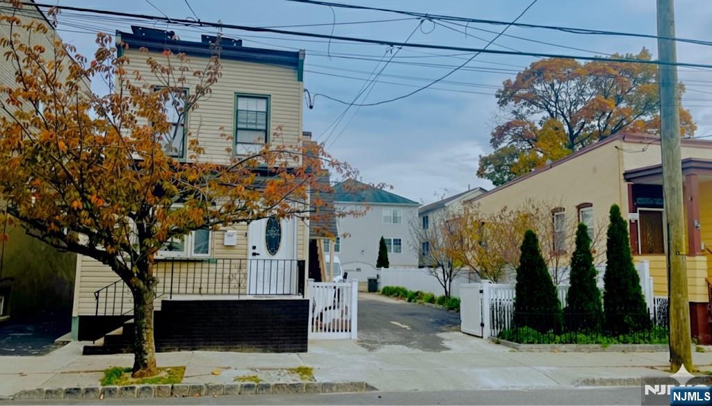 20 Lake Street - Photo 2