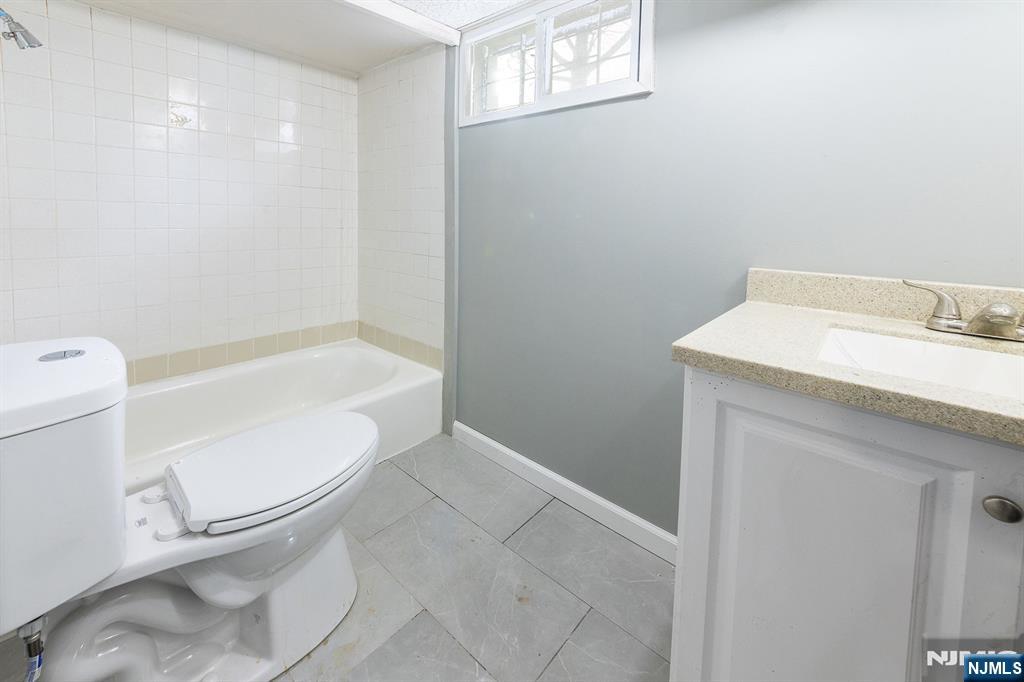 34 Kearney, Lyndhurst, NJ, 07071