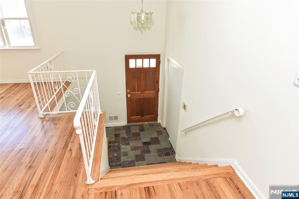 181 Pleasant Valley Way - Photo 3