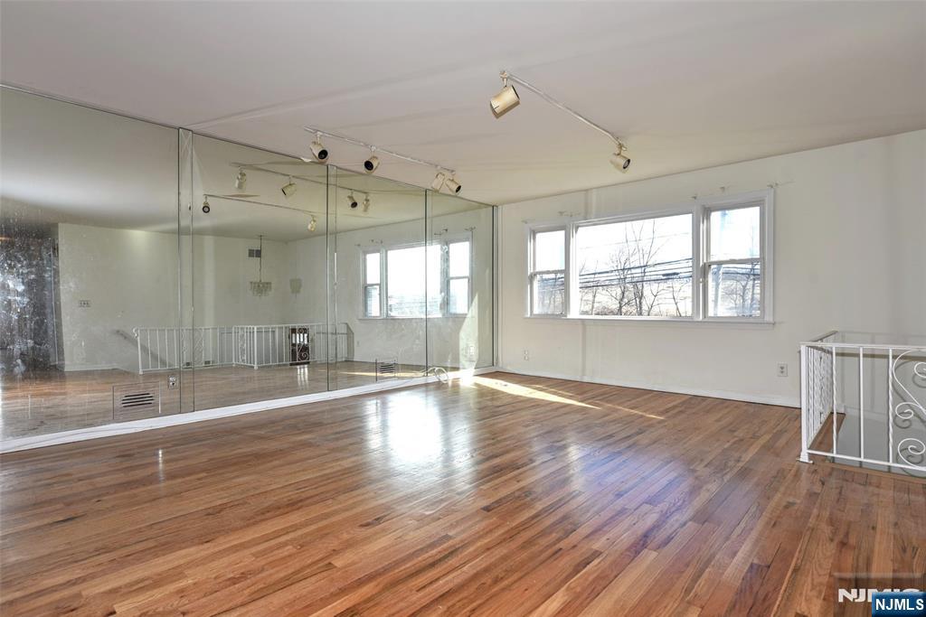 181 Pleasant Valley Way - Photo 4