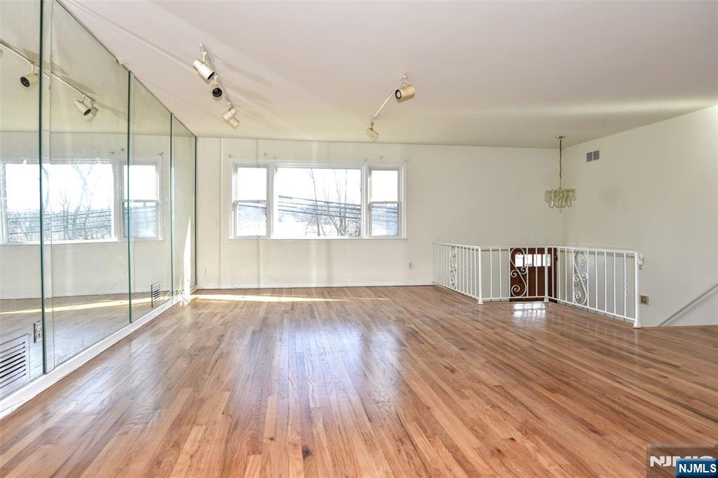 181 Pleasant Valley Way - Photo 5