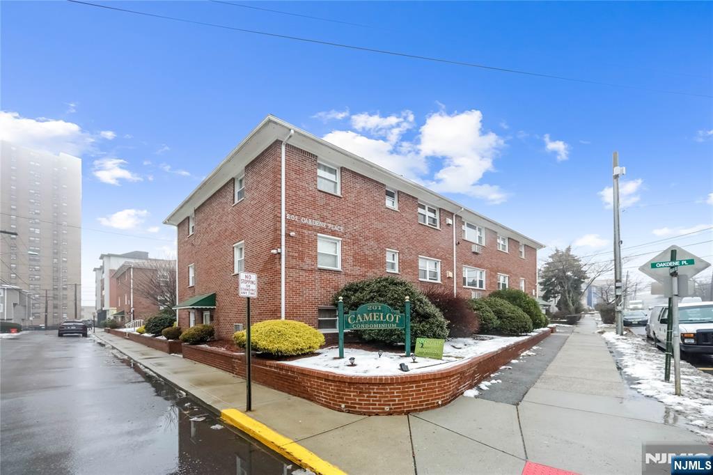 201 Oakdene Place C00E2 - Photo 2