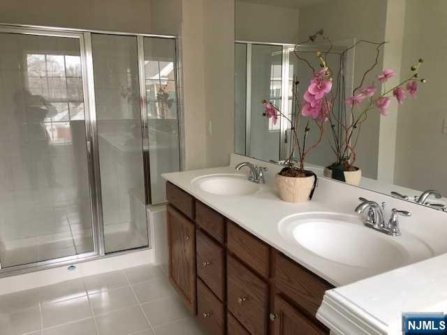 32 Litchfield Lane, #403, Fair Lawn, NJ 07410 Listing Photo  6