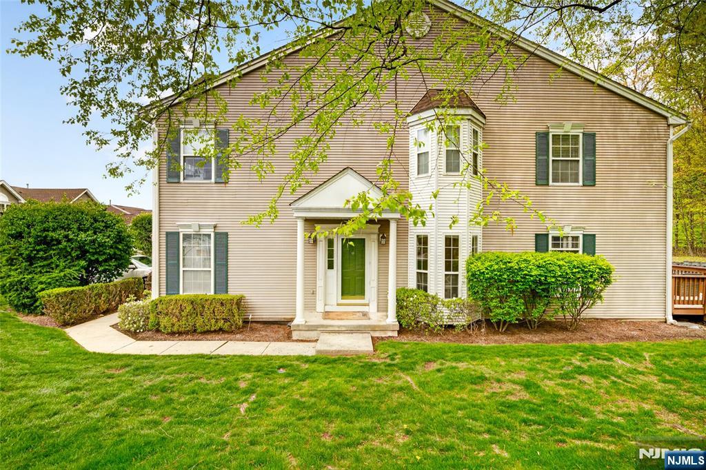554 Adirondack Court - Photo 4