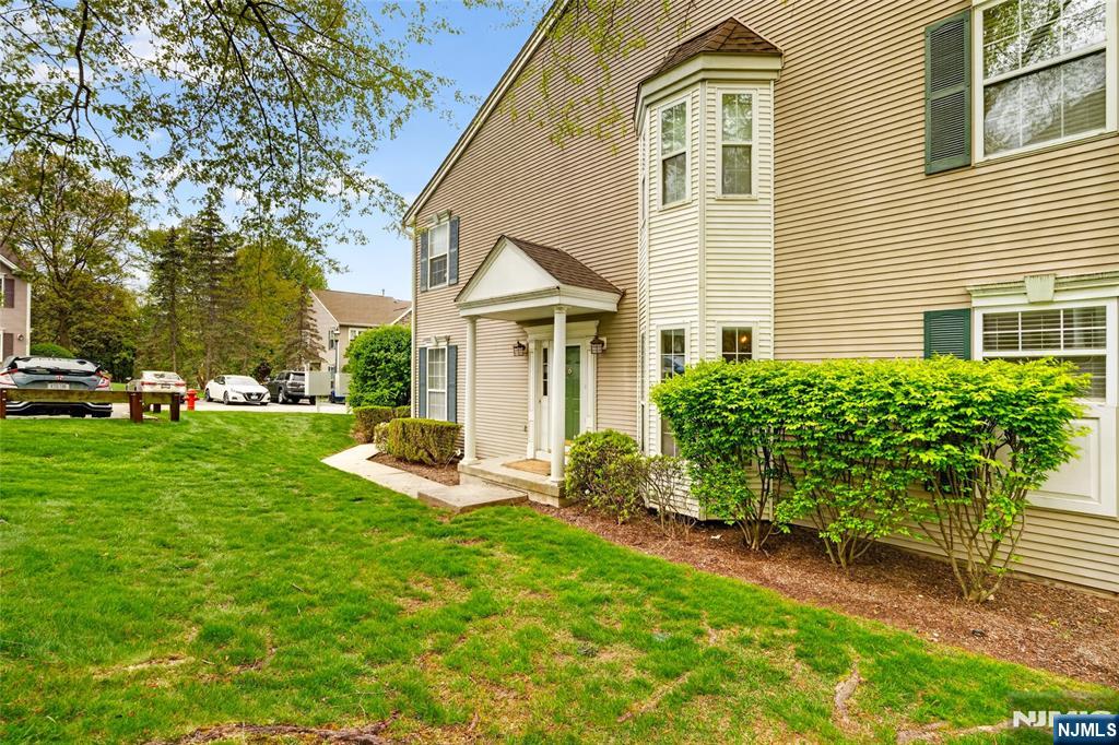 554 Adirondack Court - Photo 5