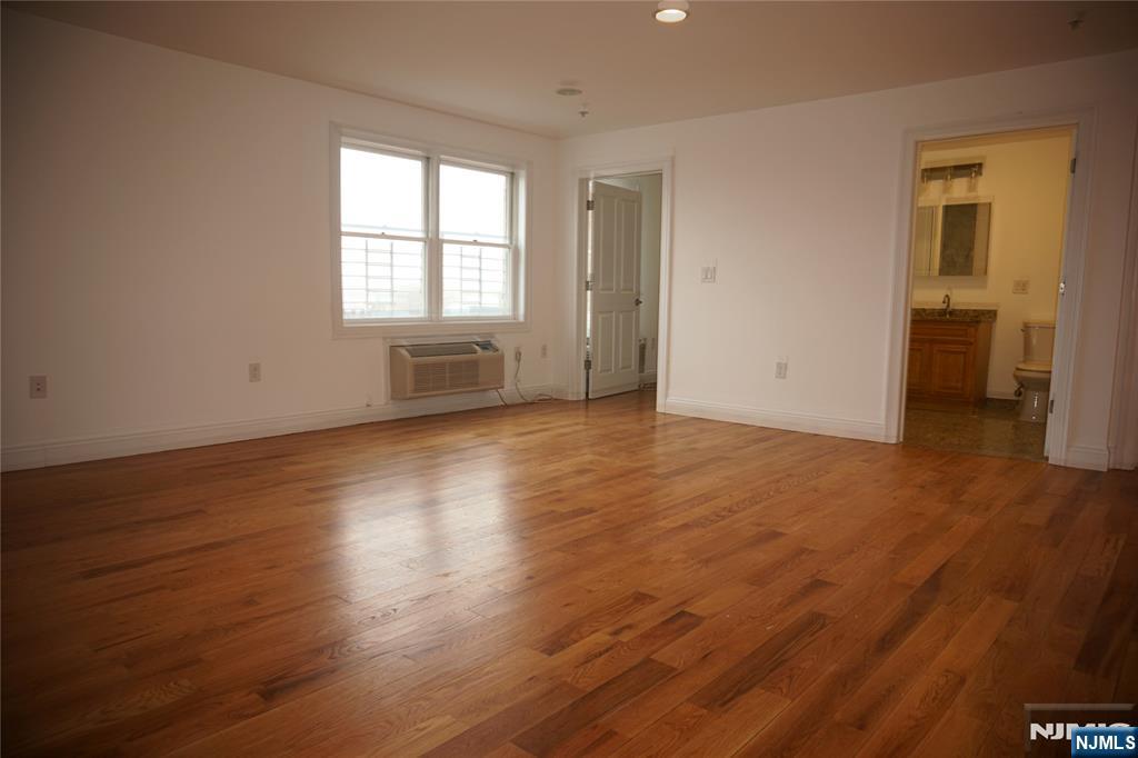 315 7th Street 504 - Photo 4