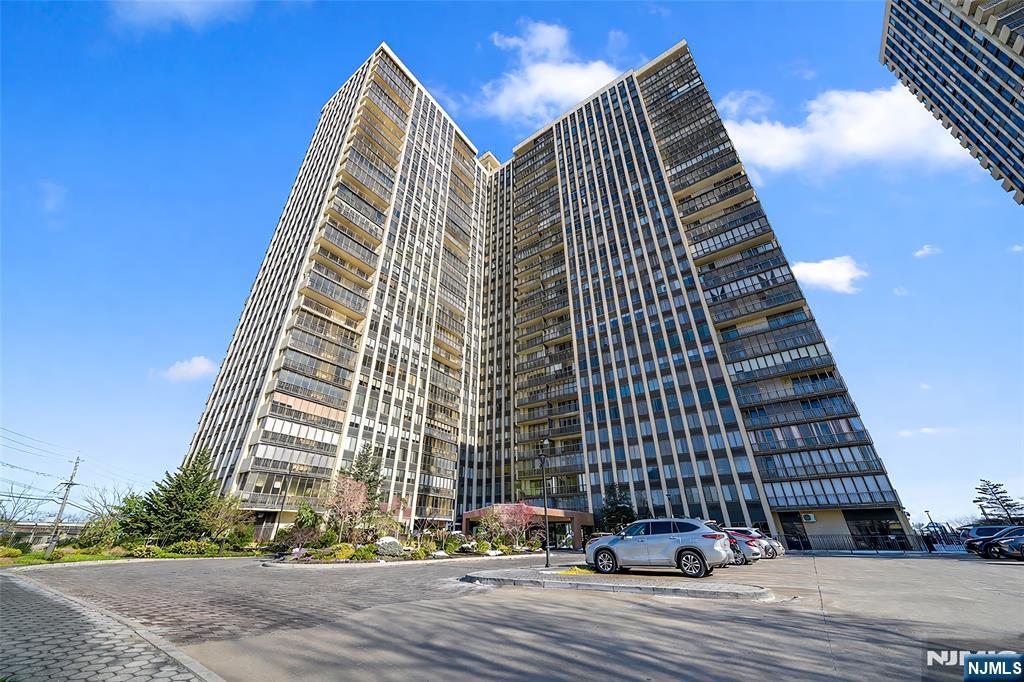 300 Winston Drive 609 - Photo 1