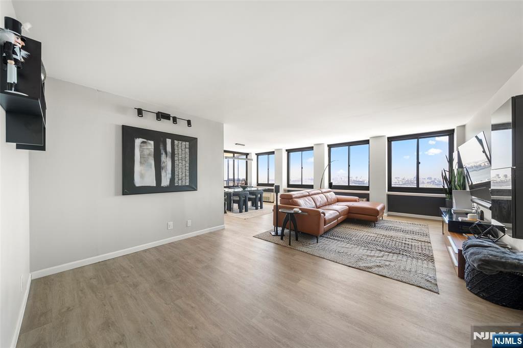 300 Winston Drive 609 - Photo 3