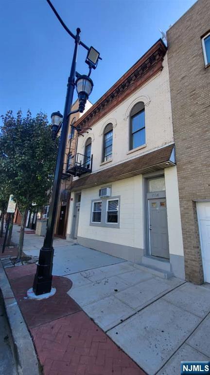 1506 Summit Avenue - Photo 1