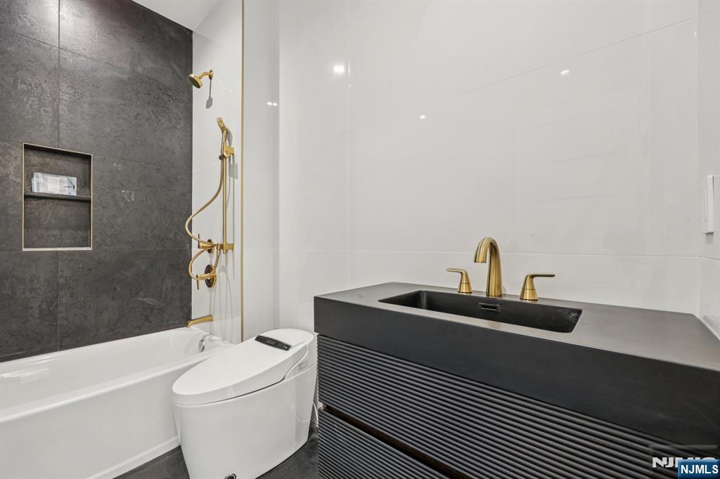 25 Macarthur Avenue, Closter, NJ, 07624