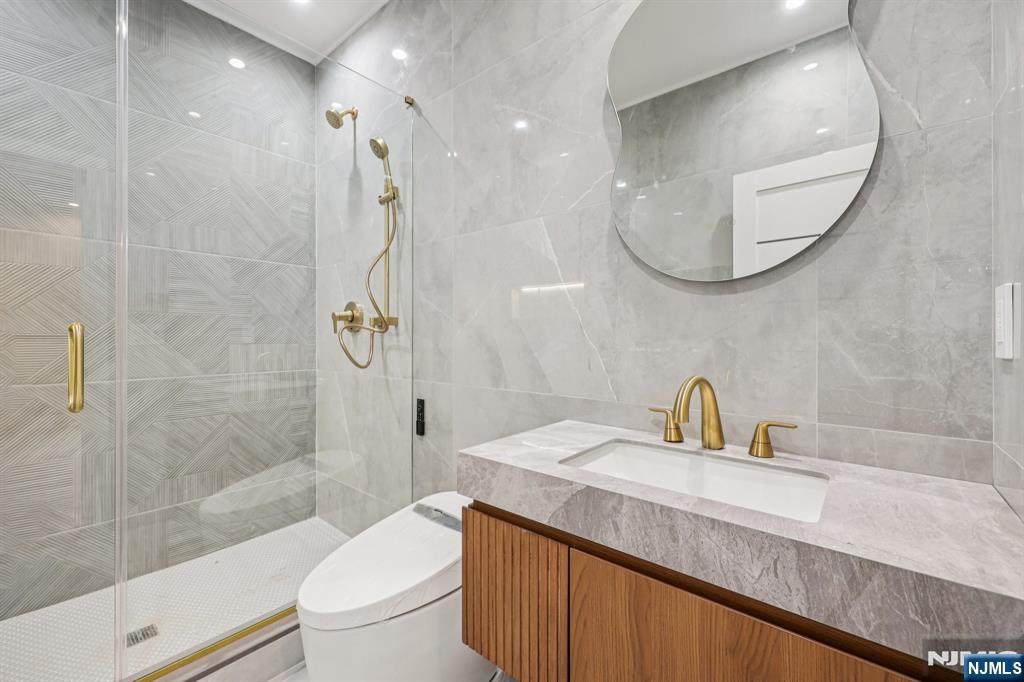 25 Macarthur Avenue, Closter, NJ, 07624