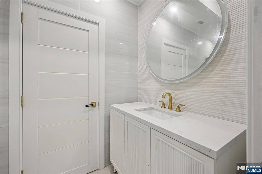 25 Macarthur Avenue, Closter, NJ, 07624