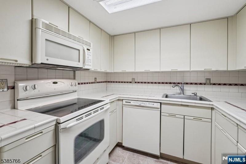 38 Moonachie Road 116 - Photo 3