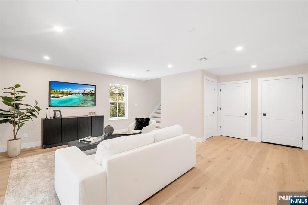 188 Broadway, Woodcliff Lake, NJ, 07677