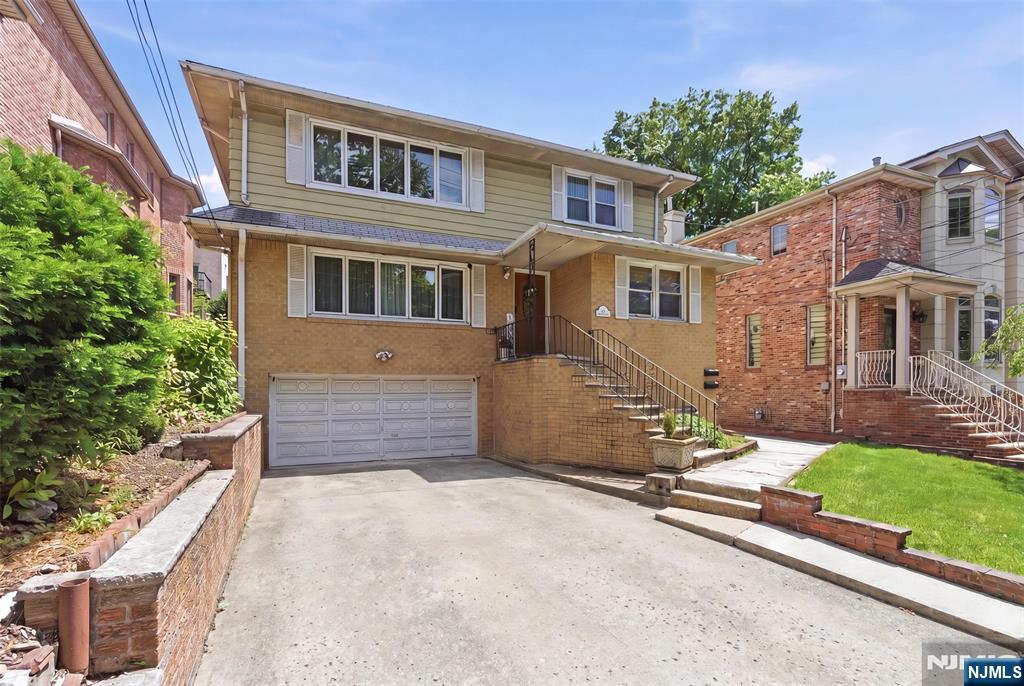 312 6th St, Palisades Park, NJ 07650