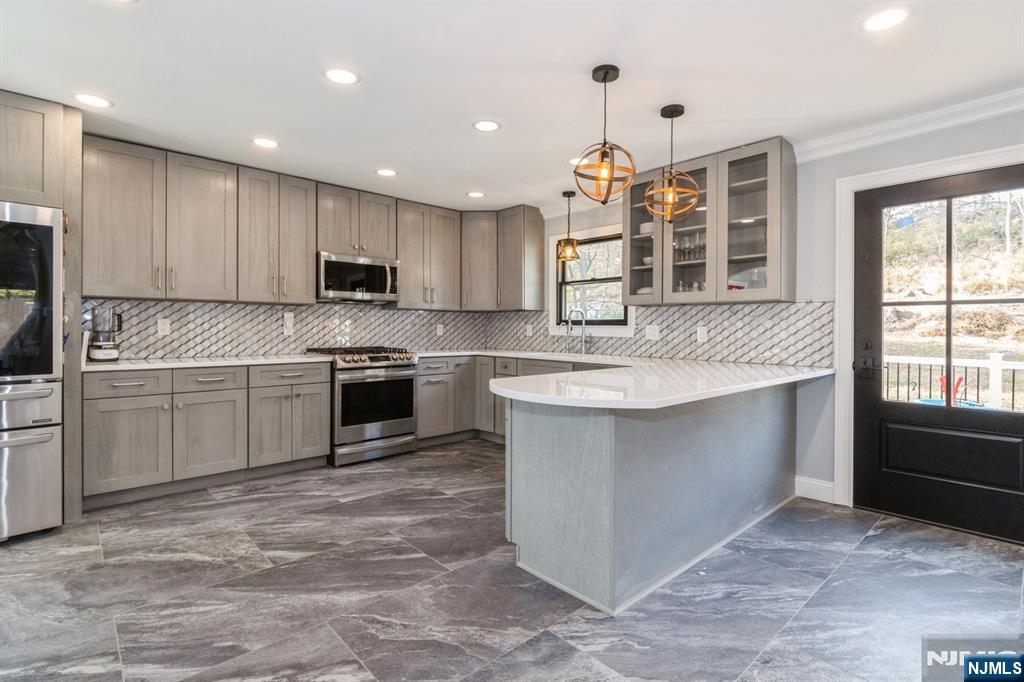 17 Rockaway Valley Road