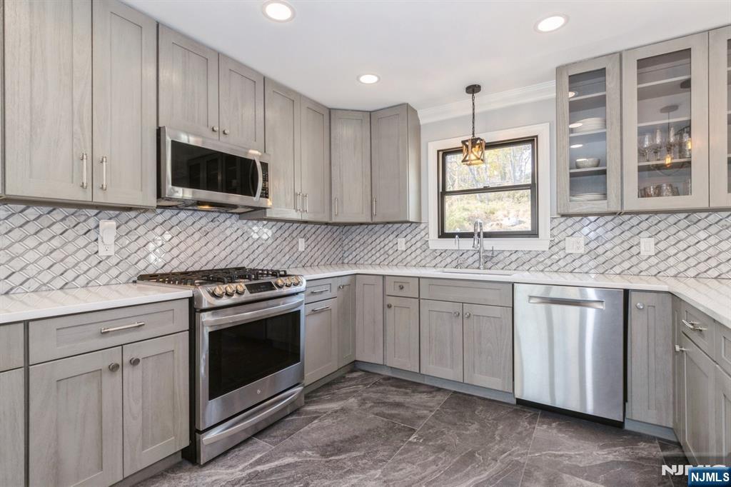 17 Rockaway Valley Road
