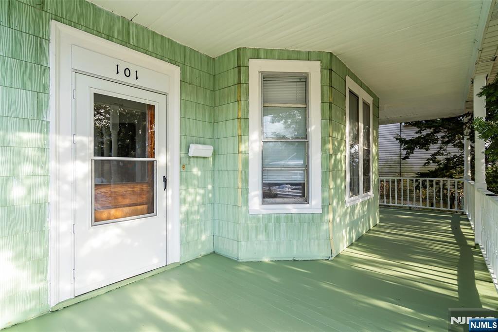 101 Brook Avenue - Photo 2