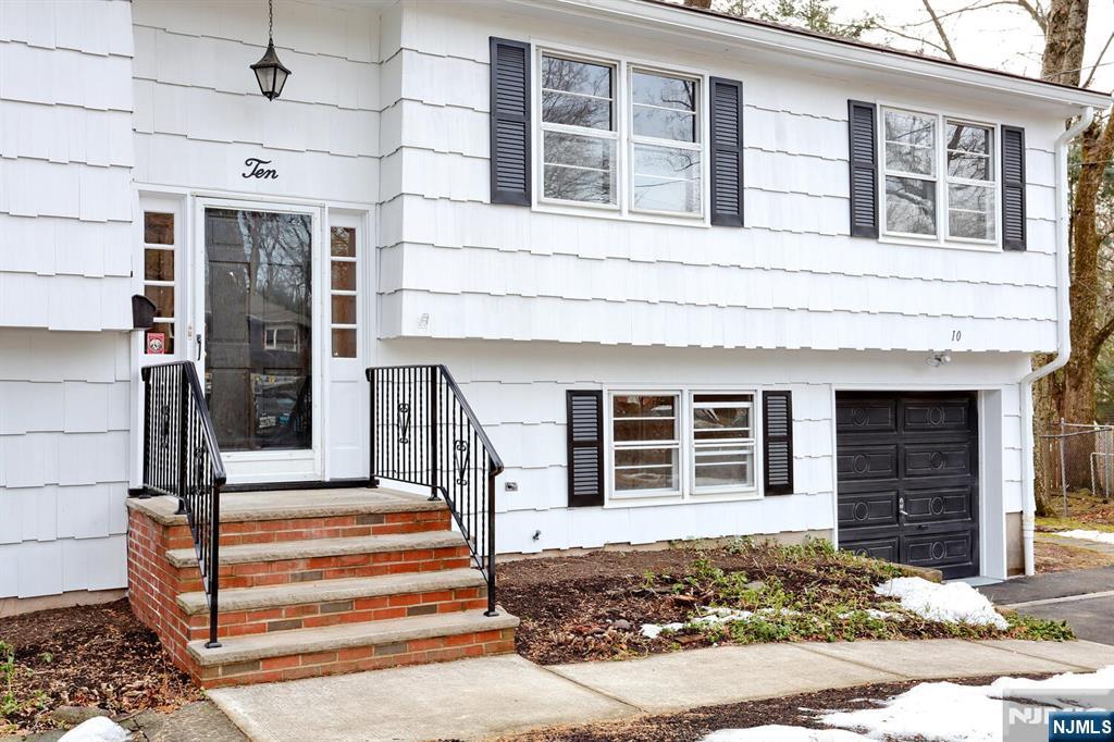 Homes for sale in Park Ridge, NJ | 10 Villa Ct, Park Ridge, NJ 07656 | MLS# 26001116