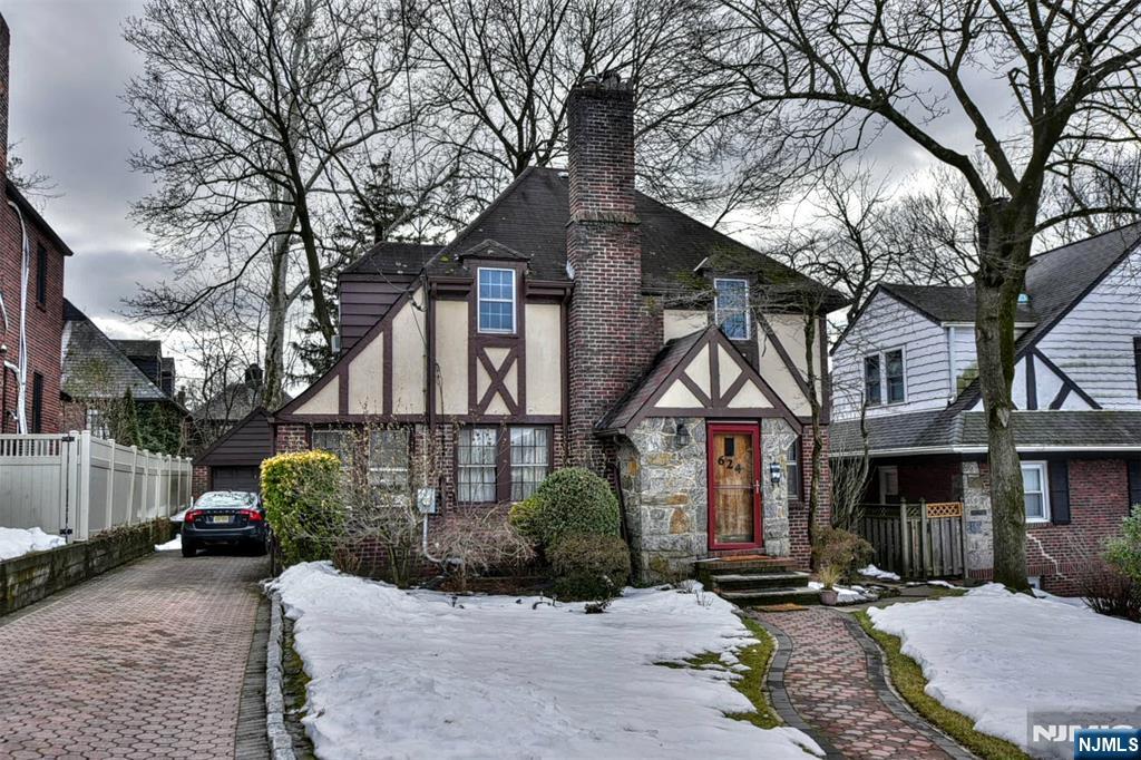 624 Ramapo Road - Photo 2