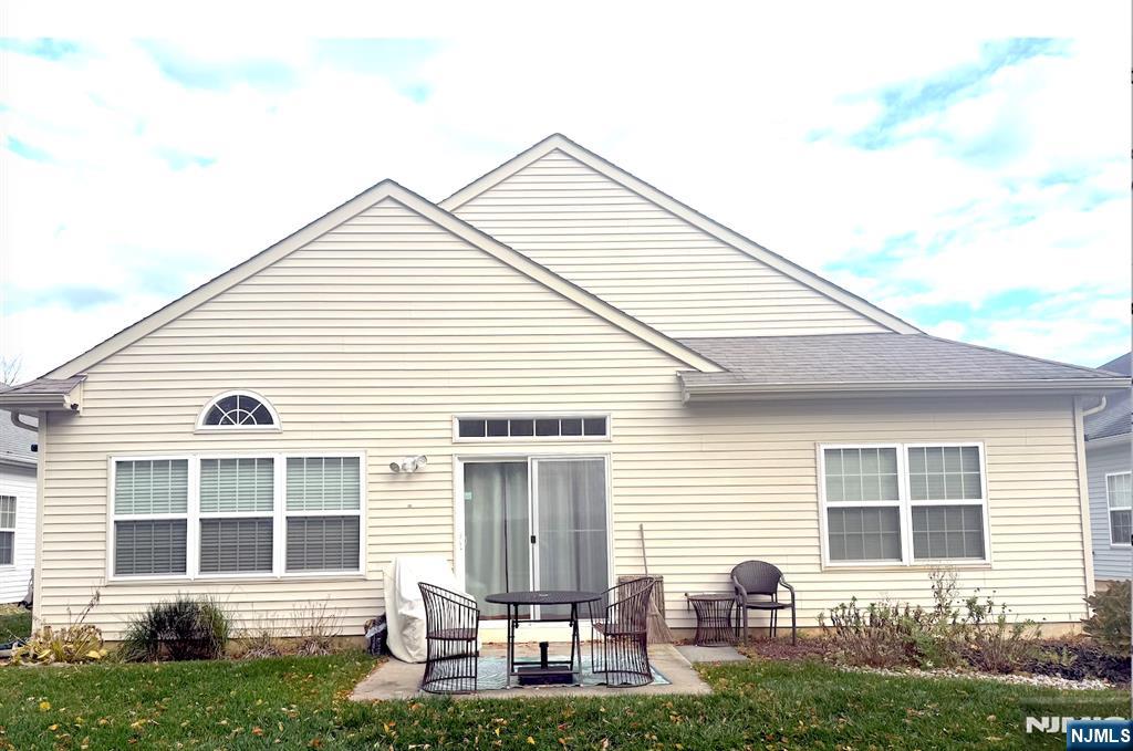 143 Valencia Drive - Photo 3