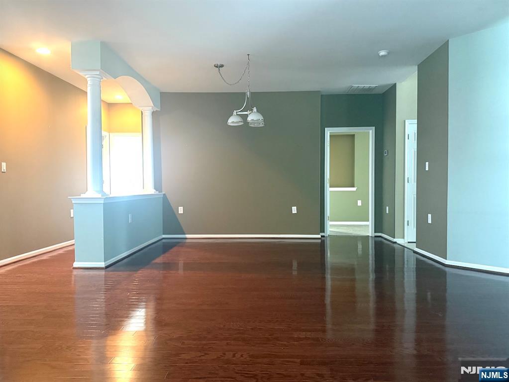 143 Valencia Drive - Photo 4