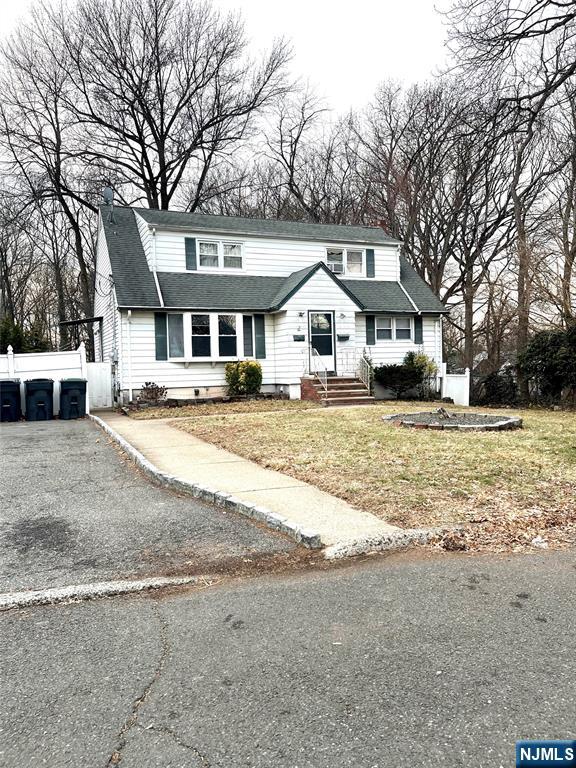 2 Van Valkenburgh Avenue, Bergenfield, NJ, 07621