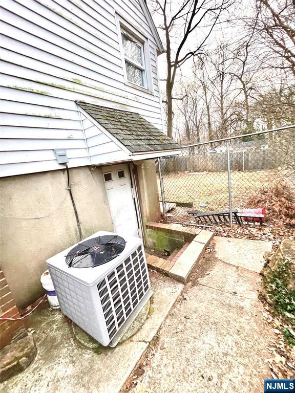 2 Van Valkenburgh Avenue, Bergenfield, NJ, 07621