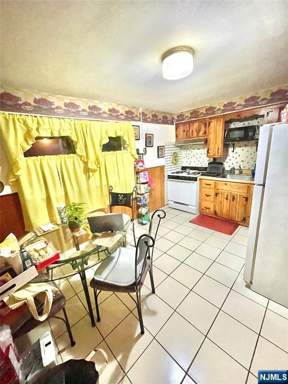 2 Van Valkenburgh Avenue, Bergenfield, NJ, 07621