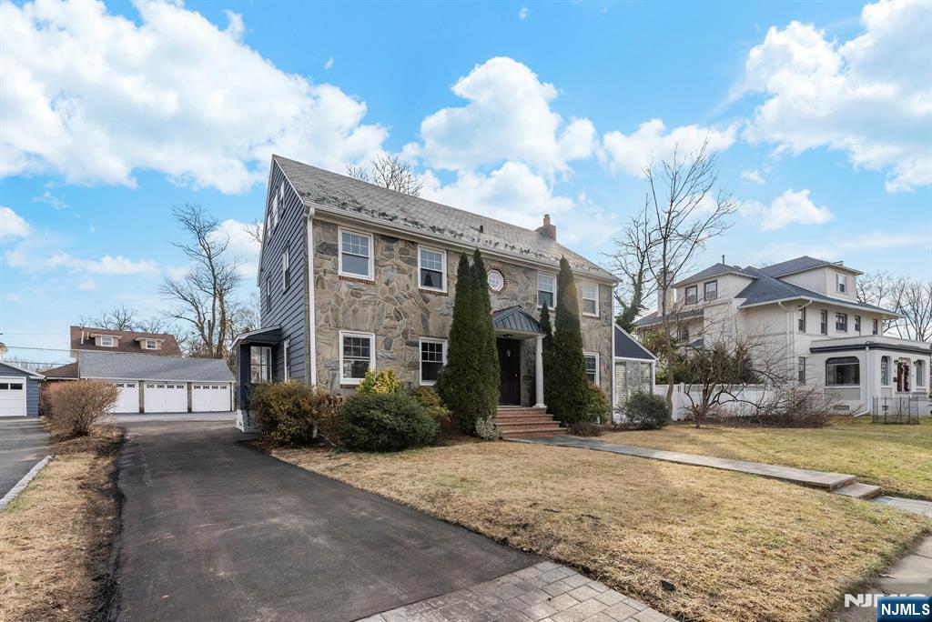 1008 E Grand St, Elizabeth City, NJ, 07201-2618