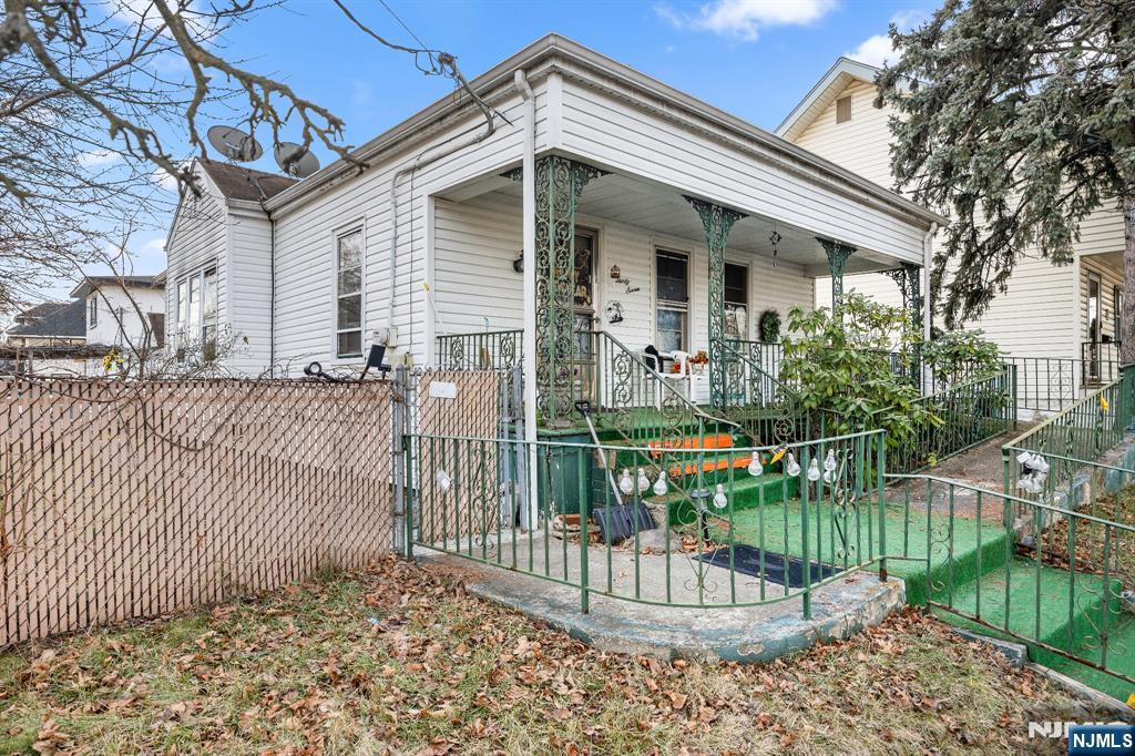 Homes for sale in Linden, NJ | 37 Raritan Rd, Linden, NJ 07036 | MLS# 26001255