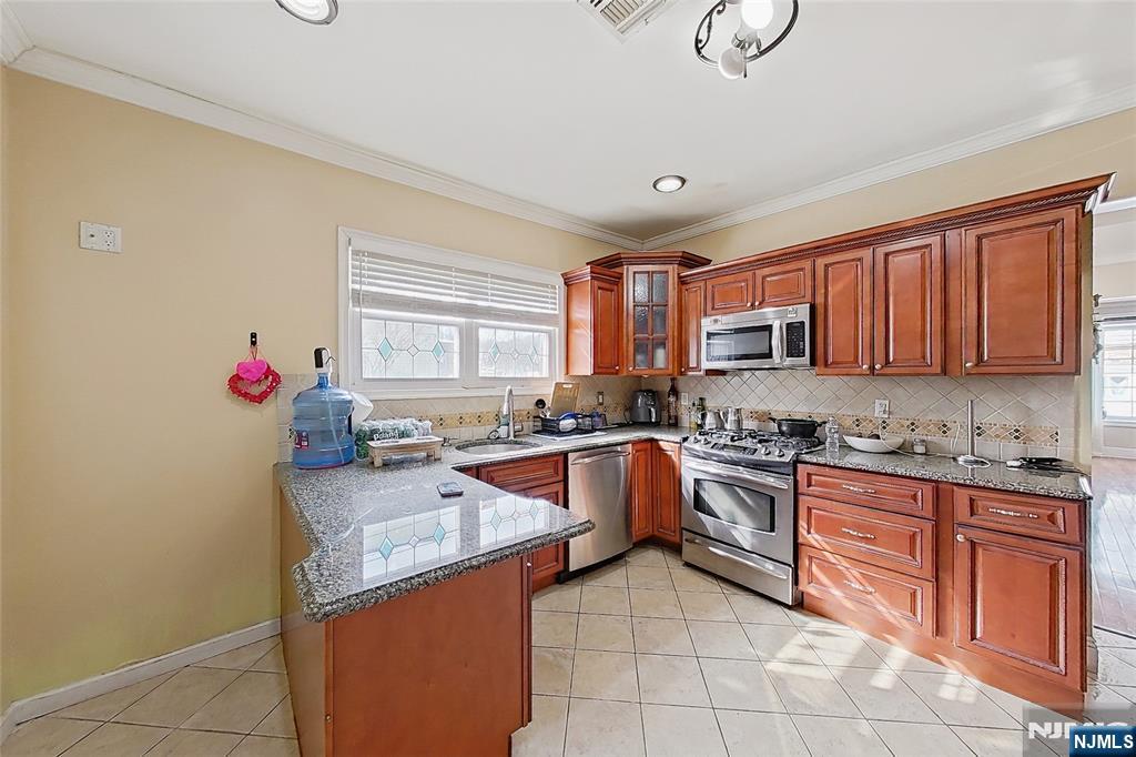 80 Newark Avenue, Paterson, NJ, 07503